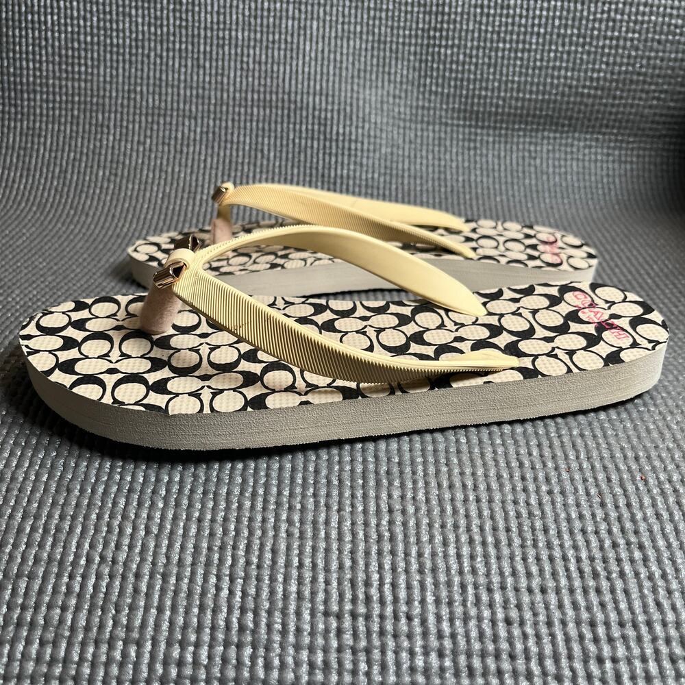 Coach Amel‎ Flip Flops Womens 7B Beige Signature Logo Print Rubber Vacation